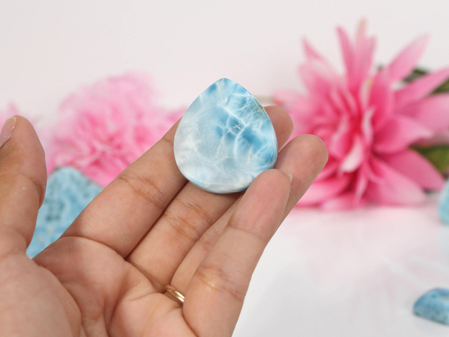 Pierre de larimar de qualité supérieure, cabochon de larimar bleu océan AAA en forme de poire ou de larme, pierre de palmier en larimar, spécimen de cristal de larimar, cadeau de Noël