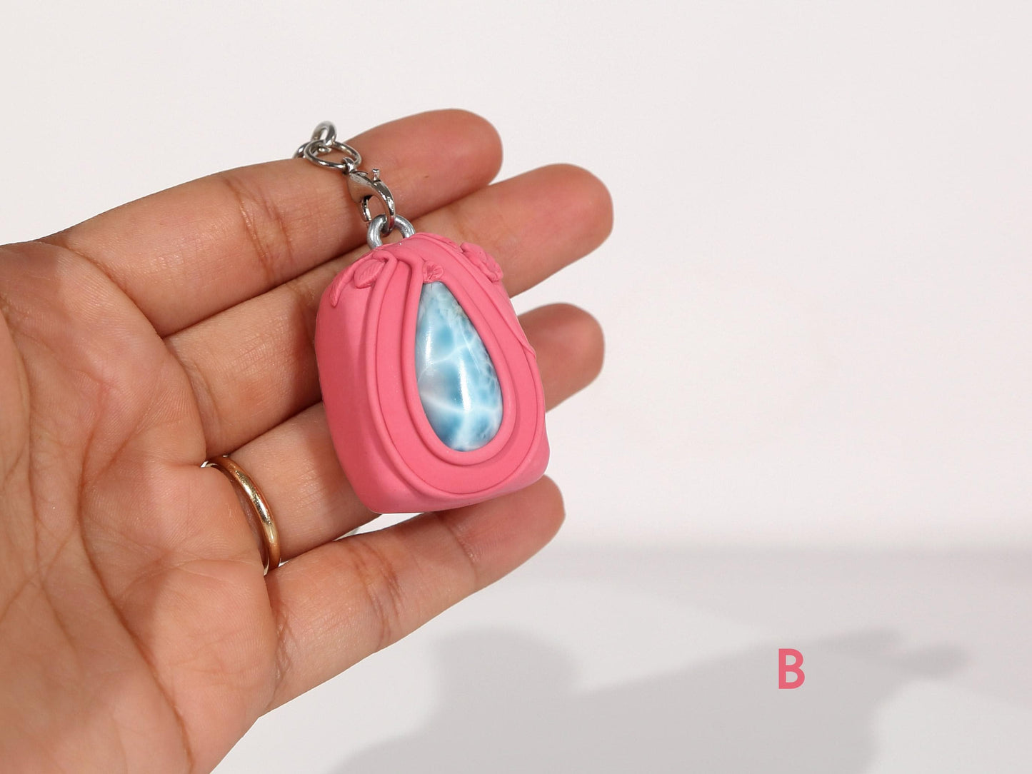 Breloque en cristal de larimar pour sac à main, breloque en pierre pour bourse, larimar AAA, cadeau rose, cadeau de Noël