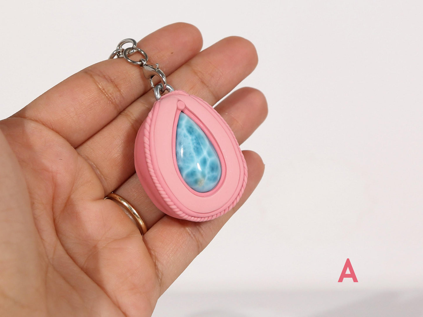 Breloque en cristal de larimar pour sac à main, breloque en pierre pour bourse, larimar AAA, cadeau rose, cadeau de Noël