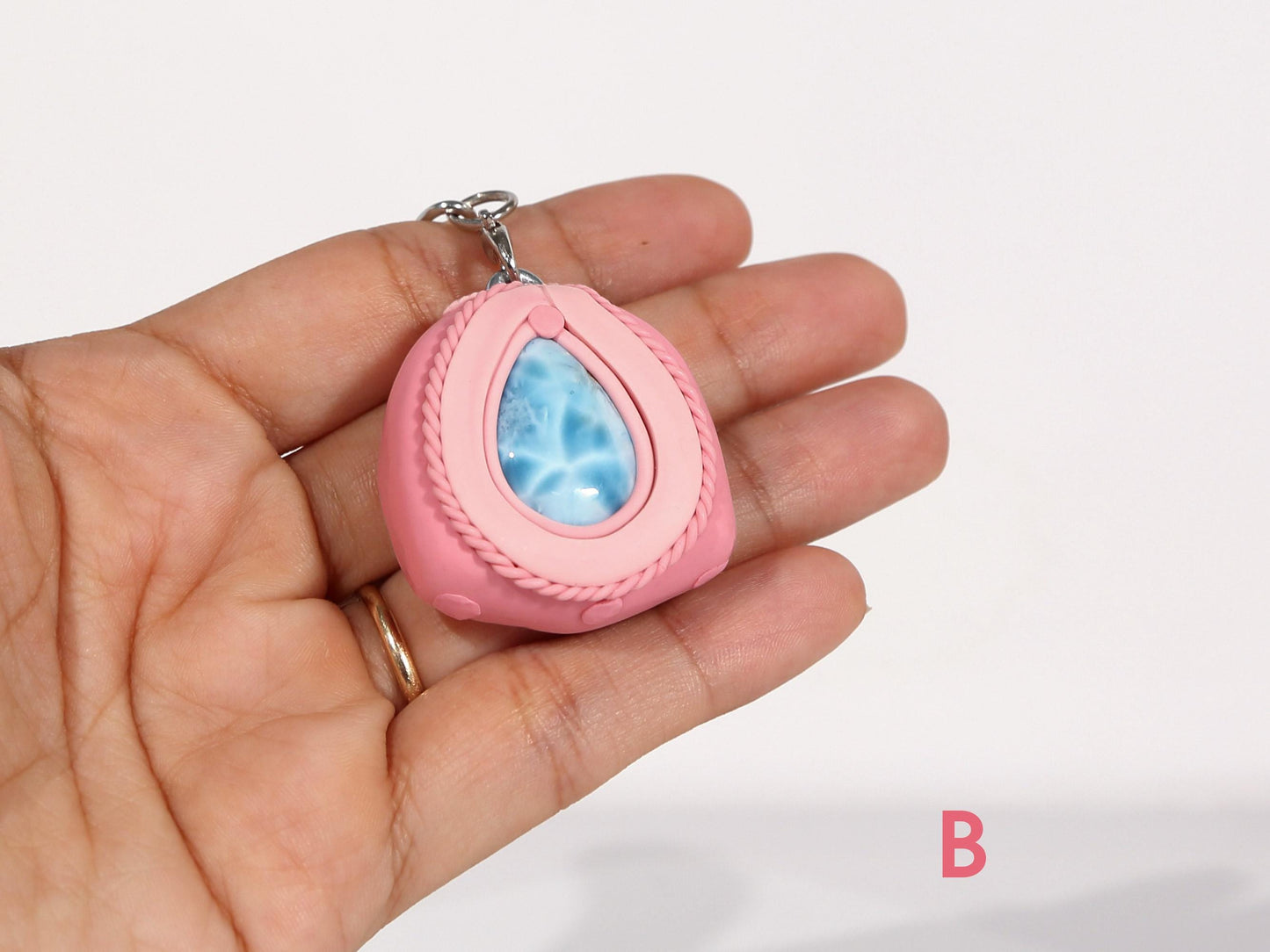 Breloque en cristal de larimar pour sac à main, breloque en pierre pour bourse, larimar AAA, cadeau rose, cadeau de Noël